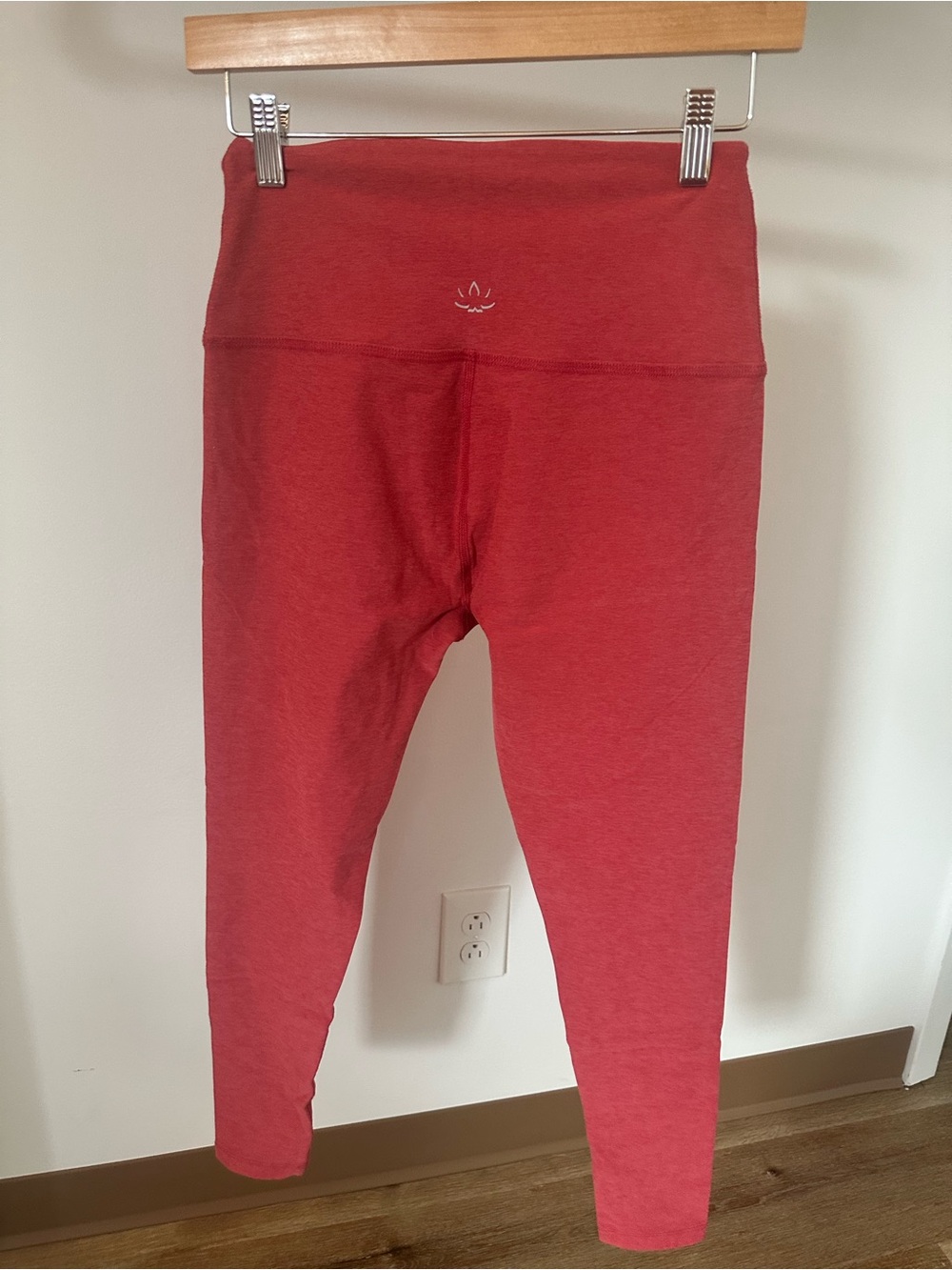 Beyond Yoga Caught in the Midi high waist leggings- RED - Picture 3 of 5